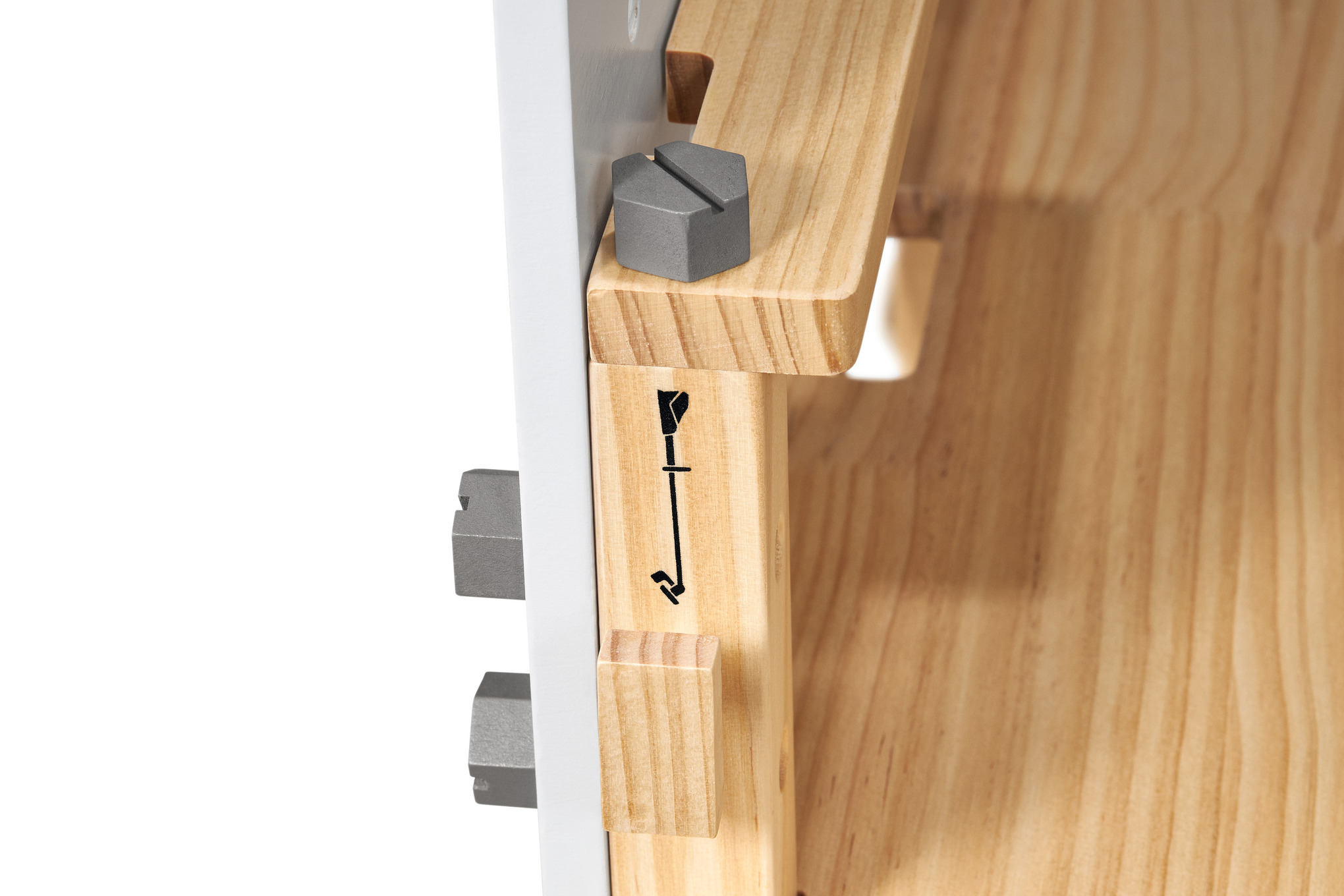 Kinderwerkbank mit Holzspielzeug