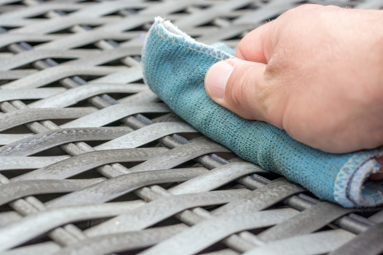 117473_cleaning-rattan-furniture_HQ_P_2023-11_0001.jpg