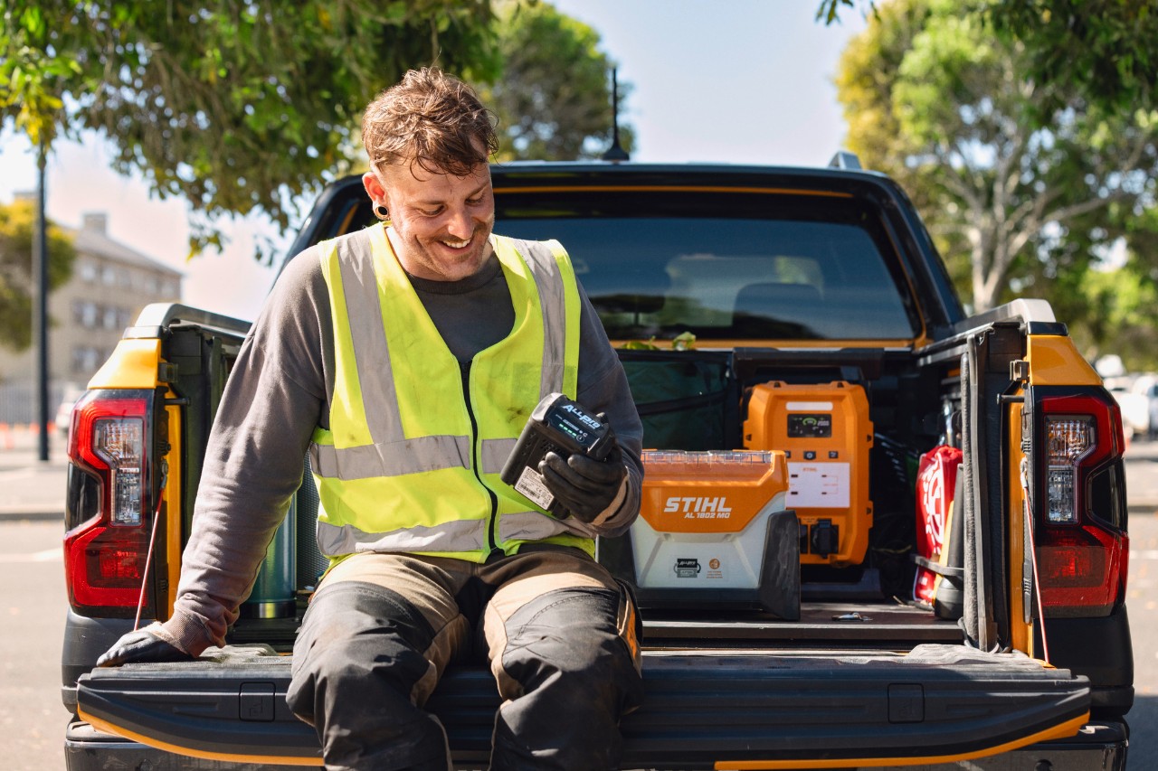 Chargeur mobile STIHL AL 1802 MO et STIHL PS 2000 pour recharger les batteries ALLPRO
